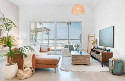 Palm Jumeirah Apartment | Breathtaking 1BD Bohemian ApartmentPalm Jumeirah