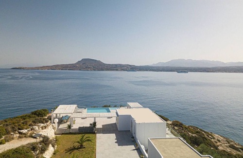 Marathi Villa | Breathtaking Aeon Villa on the beach- 6BD 6BA 14PL