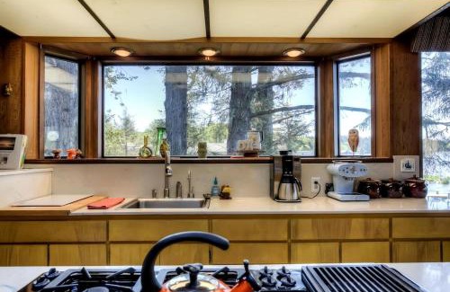 Otis House | Breathtaking Beach House with Fireplace and Gorgeous Sights in Otis, Oregon