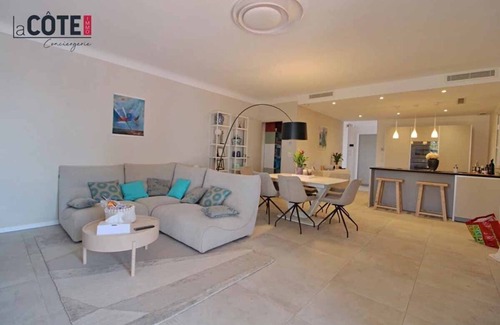 Ensues-la-Redonne Villa | Breathtaking! #Luxury villa on the water