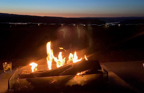 Quincy House | Breathtaking Gorge Ampitheater, Cave B Winery and SageCliffe Resort view home