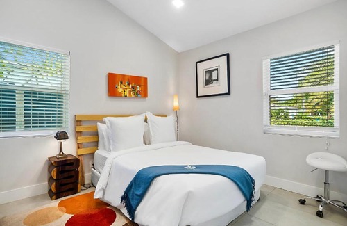 South Middle River House | Breathtaking House and Backyard Near Wilton Manors