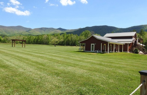 Young Harris House | Breathtaking mountain views from your front porch