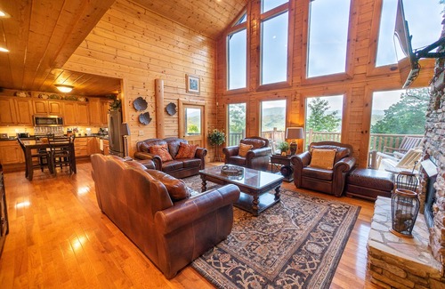 Gatlinburg - Pigeon Forge Cabin | Breathtaking Mountain Views, Relaxation & Luxury Owner Managed Cabin ~Specials~