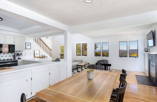 Fairview House | Breathtaking Mountain Views - 20 Min to Asheville