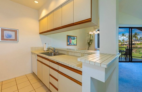 Wailea Condo | Breathtaking ocean and fairway vistas from this top-floor condo!