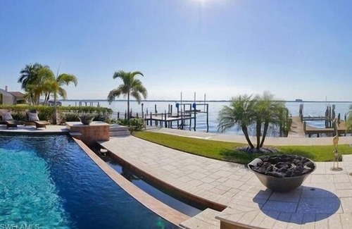 Caloosahatchee House | Breathtaking Views! Dock is in!