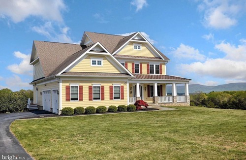 Edinburg House | Breathtaking Views Farmhouse Estate on 3 levels w/nearby activities year-round.