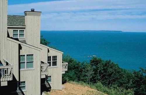 Glen Arbor House | Breathtaking Views of Lake Michigan. Near Sleeping Bear Dunes