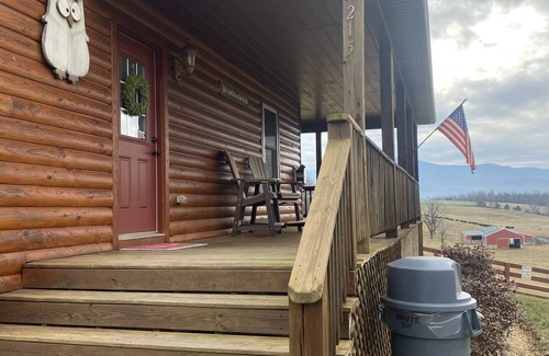 Luray Cabin | Breathtaking Views Of The Blue Ridge Mountains and our family farm.