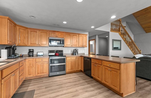 Fremont House | Breathtaking Waterfront Home on Lake Poygan - Sleeps 10!