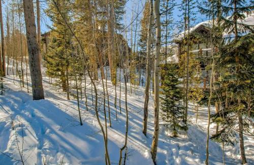 Warrior's Mark Ski Chalet | Breck Haven Luxury Townhome Private Spa