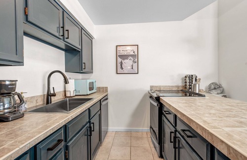 Historic District Condo | Breck-Ski IN Condo⛷Main Street 🏔 Views 😴 sleeps 8! $0 Cleaning fee