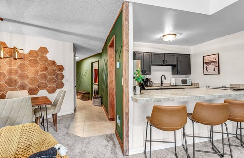 Historic District Condo | Breck-Ski IN Condo⛷Main Street 🏔 Views 😴 sleeps 8! $0 Cleaning fee