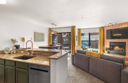 Historic District Condo | BreckHaven🌄Resort Amenities🏊‍♀️Ski-Out🎿100% Walkscore 🤑$0 Cleaning fee
