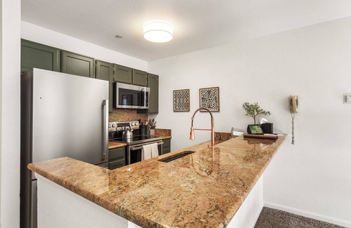 Historic District Condo | BreckHaven🌄Resort Amenities🏊‍♀️Ski-Out🎿100% Walkscore 🤑$0 Cleaning fee