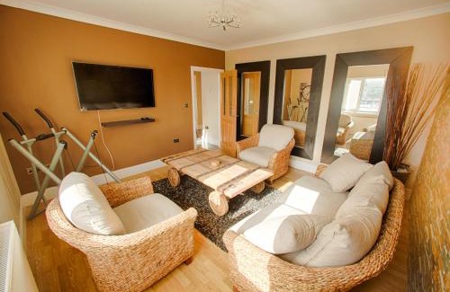 Merthyr Tydfil House | Brecon Beacons Welsh Countryside Retreat