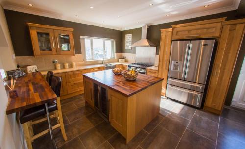 Merthyr Tydfil House | Brecon Beacons Welsh Countryside Retreat