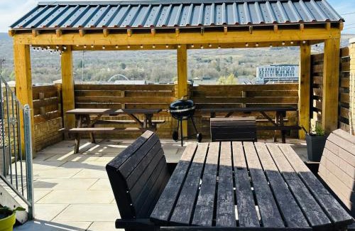 Merthyr Tydfil House | Brecon Beacons Welsh Countryside Retreat