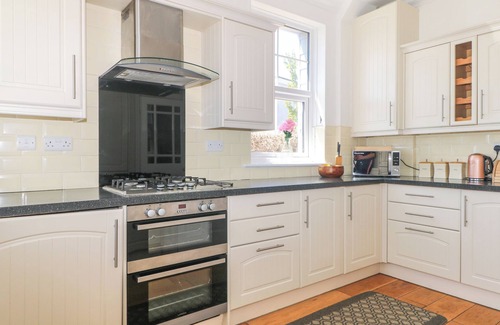 Bognor Regis House | BREEZE, pet friendly, country holiday cottage in Bognor Regis