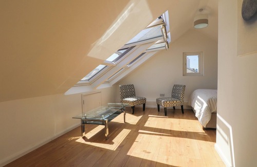 Bognor Regis House | BREEZE, pet friendly, country holiday cottage in Bognor Regis