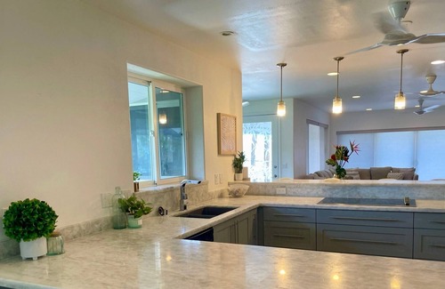 Kailua House | Breezy Beachfront, Ocean-View Paradise
