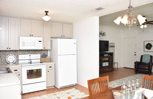 Brenham House | Brenham Bungalow just blocks from Historic Downtown