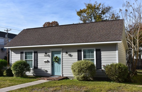 Brenham House | Brenham Bungalow just blocks from Historic Downtown