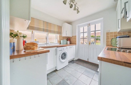 Burnham Market Cottage | Brent Burn - sleeps 4 guests in 2 bedrooms
