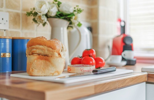 Burnham Market Cottage | Brent Burn - sleeps 4 guests in 2 bedrooms