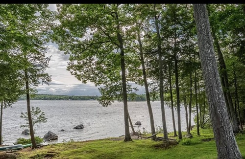 Holden House | Brewer Lake Maine (45 Minutes to Acadia National Park)