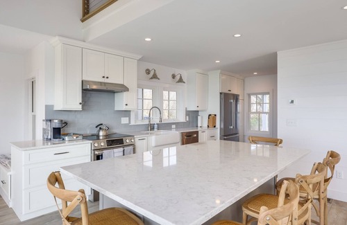 Brewster House | Brewster Beachfront Gem!