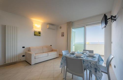 Miramare Apartment | Brezza di Mare - Bilocale panoramico con parcheggio
