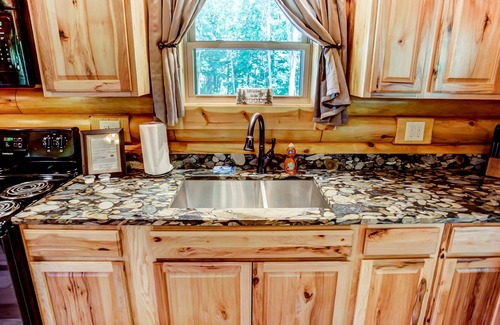 South Bloomingville Cabin | Briarwood Cabin- Canopy Ridge Cabins