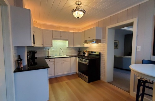 Waseca House | Brick & Vine Suite - Newly Remodeled!