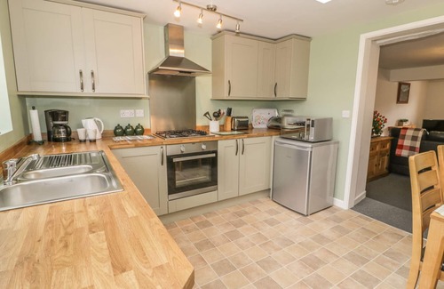 Machynlleth Cottage | BRICKFIELD COTTAGE, family friendly, with a garden in Machynlleth