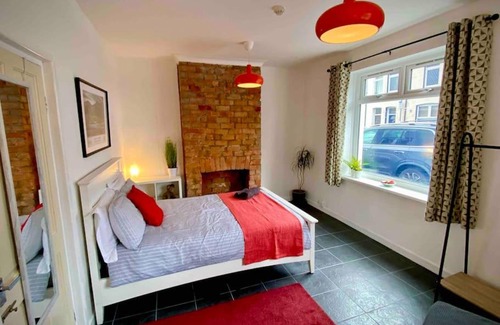 Grangetown Apartment | Brickworks - 2 bedrooms, 15 mins walk to the centre, with garden