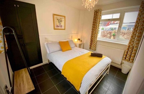 Grangetown Apartment | Brickworks - 2 bedrooms, 15 mins walk to the centre, with garden