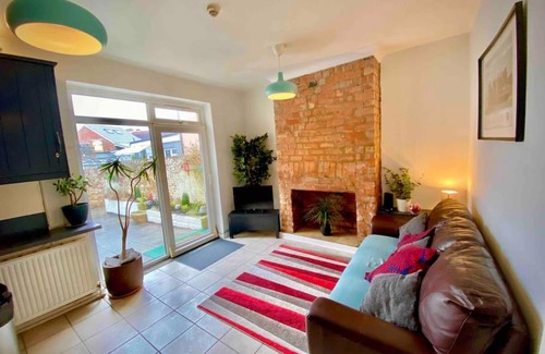 Grangetown Apartment | Brickworks - 2 bedrooms, 15 mins walk to the centre, with garden