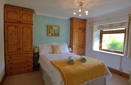 Mitcheldean House | Bridge Cottage Hot tub Enclosed garden Tranquility