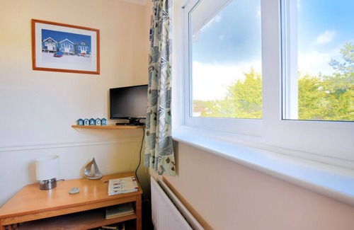 Bridport Cottage | BRIDGE HOUSE APARTMENT, pet friendly, with a garden in Charmouth