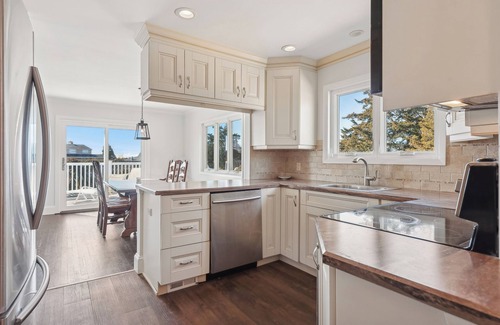 Hampton Bays House | Bridge-View - 1 mi Dune Rd - Private Beach Access