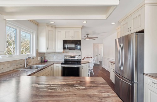 Hampton Bays House | Bridge-View - 1 mi Dune Rd - Private Beach Access