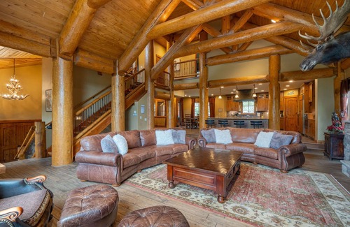 Winter Park House | Bridger's Cache Ski Lodge | Spacious Ski Chalet | Sleeps 18 | Private Hot Tub
