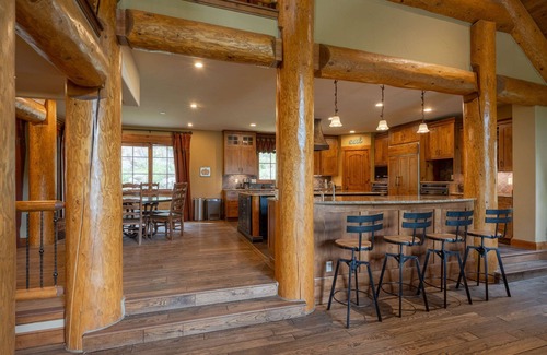 Winter Park House | Bridger's Cache Ski Lodge | Spacious Ski Chalet | Sleeps 18 | Private Hot Tub