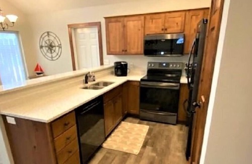 Arnolds Park Villa | Bridges Bay Vacation Cabin 22