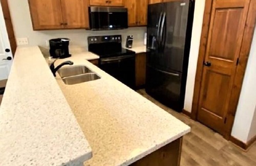 Arnolds Park Villa | Bridges Bay Vacation Cabin 22