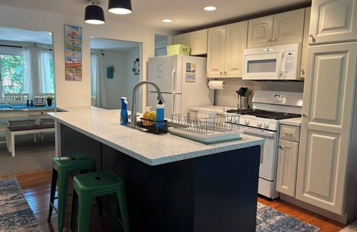 Frankfort Cottage | Bridges Hideaway- Crystal Lake access on Outlet Bay, quiet street