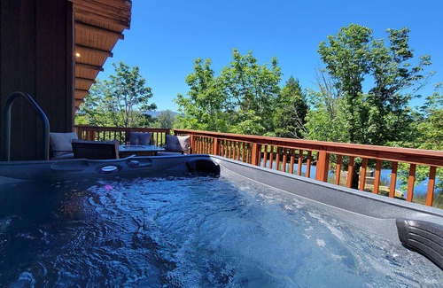 Cave Junction Apartment | Bridgeview Winery Suite With Gorgeous Mountain Views and Scenic Outdoor Space!