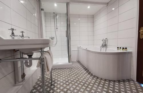 West Bay Bed & Breakfast | Bridport Arms Hotel